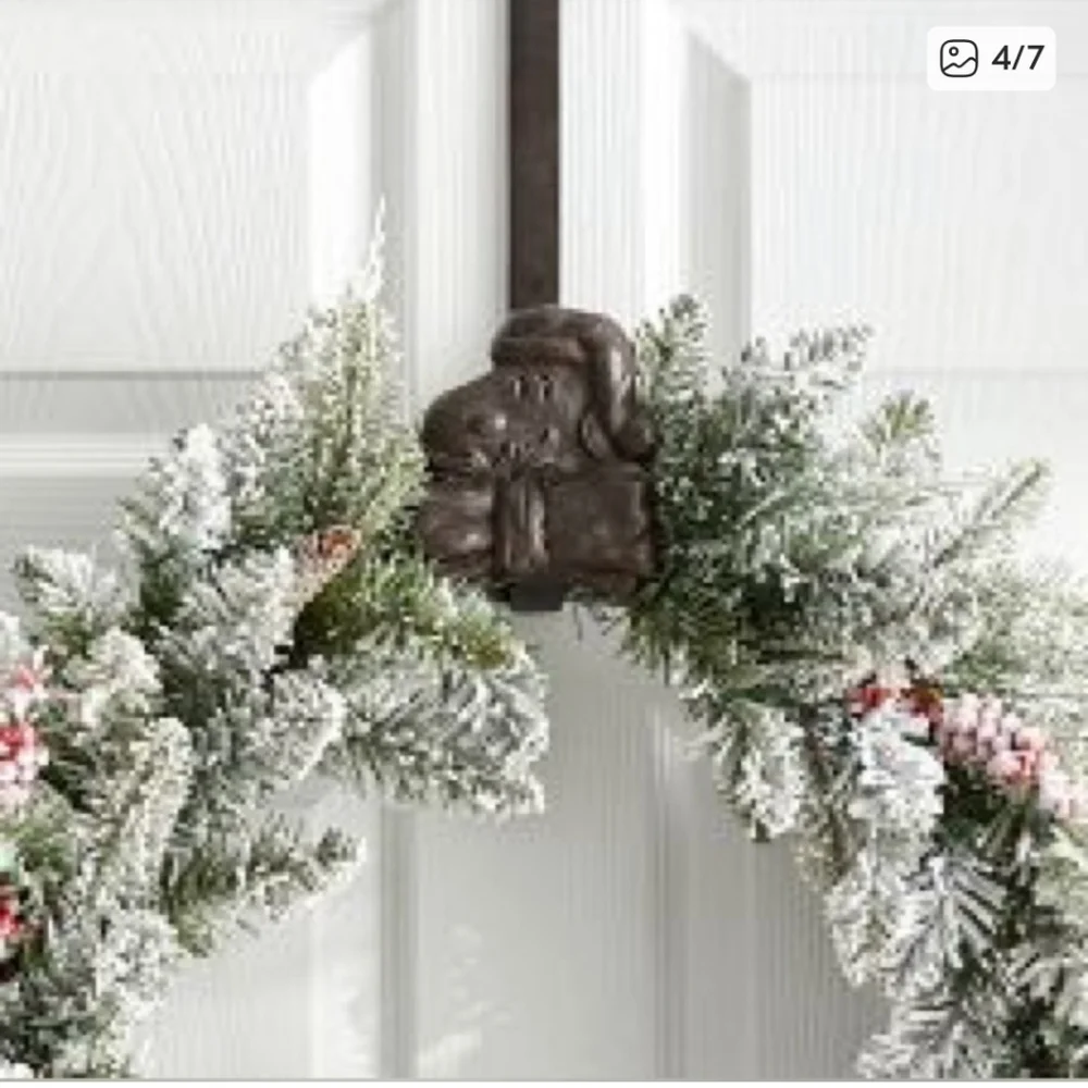 Pottery Barn Peanuts Snoopy Festive Wreath Door Hanger. NWT